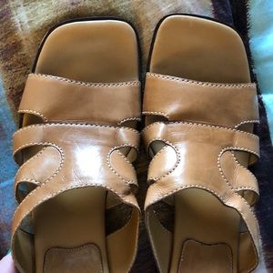 Cole Haan women’s leather sandals, gently used size 8 AA for narrow foot~Tan